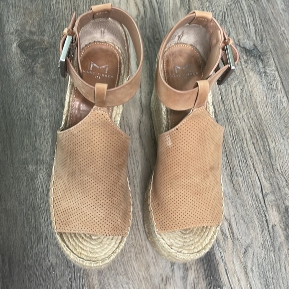 Marc Fisher Mlannie Tan Wedge Sandal, size 8 - Picture 5 of 9